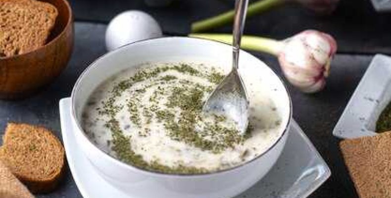 Как приготовить вкусный сметанный соус для салатов и мясных блюд