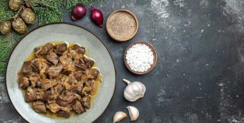 Вкусный рецепт куриных сердечек на сковороде с ароматным луком в домашних условиях