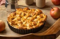 Рецепт воздушной шарлотки с яблоками для газовой духовки на каждый день