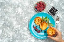 Пышные и вкусные сырники из творога с манкой на сковороде для всей семьи