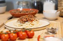 Количество калорий в макаронах по-флотски с куриным фаршем и их рецепт