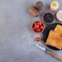 Сладкие гренки с яйцом — простой и вкусный рецепт на завтрак