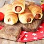 Простой и вкусный рецепт сосисок в тесте в духовке для домашних праздников