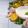Как приготовить соус для салата Цезарь без майонеза простой и вкусный рецепт