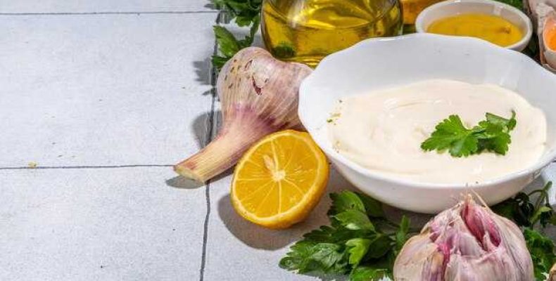 Как приготовить соус для салата Цезарь без майонеза простой и вкусный рецепт