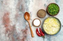 Простой и вкусный рецепт соуса с зеленью и чесноком для любого блюда