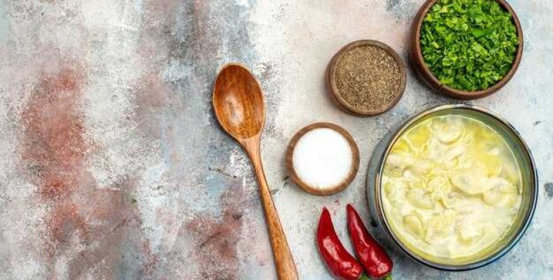 Простой и вкусный рецепт соуса с зеленью и чесноком для любого блюда