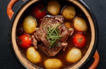 Вкусный рецепт свинины с картошкой в кастрюле для сытного обеда