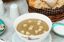 Вкусный суп из куриной печенки с овощами и ароматными специями