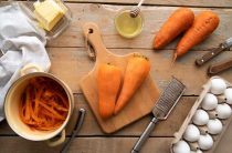 Рецепт салата из свежей моркови с чесноком и майонезом на каждый день