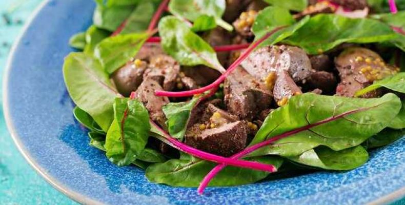Как приготовить теплый салат с куриной печенью и рукколой просто и вкусно