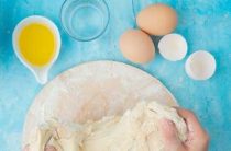 Рецепт теста без дрожжей для пирожков на кефире — легко и вкусно!