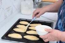 Тесто для жареных пирожков на сухих дрожжах с использованием простой воды