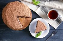 Простой и вкусный торт без выпечки с какао для любителей десертов