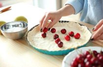 Как приготовить нежный творожный торт с простым и доступным рецептом