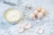 Вкусный и простой рецепт творожного блюда с манкой и яйцом для всей семьи