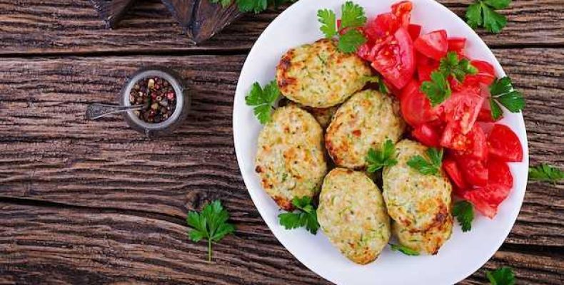 Как приготовить сочные котлеты из куриной грудки с ароматными специями и зеленью