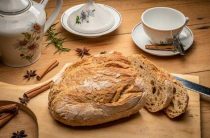 Простой рецепт домашнего хлеба с сухими дрожжами для вкусного угощения