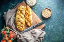 Рецепт хрустящих хлебных палочек для домашнего угощения с ароматом специй