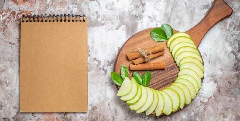 Как приготовить вкусный и полезный салат из яблок и моркови с простым рецептом