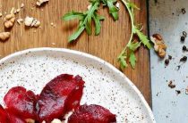 Нежный ягодный салат с йогуртом и медом для летнего наслаждения