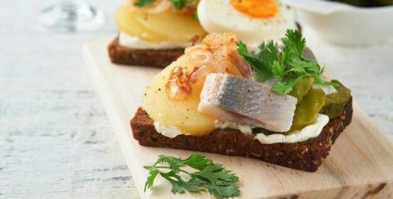 Простой и вкусный рецепт закуски из рыбных консервов с яйцами для любого случая