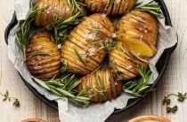 Вкусный рецепт запеченной картошки по деревенски в духовке с ароматными специями