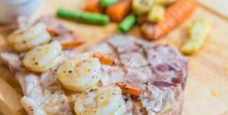 Запеченная свинина в духовке кусочками с ароматными специями и гарниром