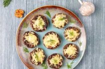 Пошаговый рецепт салата Грибная поляна с шампиньонами для любого стола