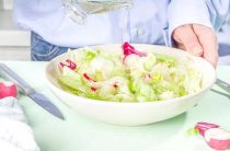 Простые и вкусные рецепты салата из пекинской капусты на каждый день