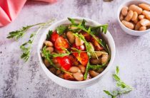 Простой и вкусный салат с консервированной фасолью рецепт с фото для вашего стола