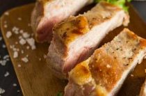 Рецепт запеченного сала в духовке с необычными приправами и гарнирами