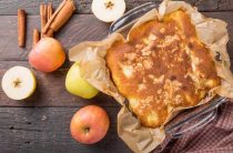 Пышная шарлотка с яблоками и медом в духовке простой и вкусный рецепт
