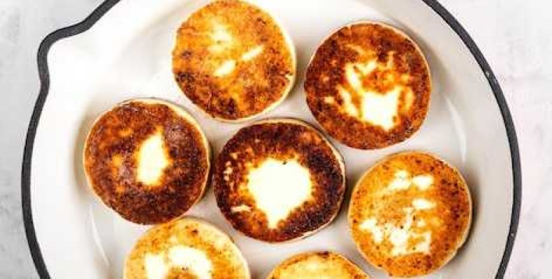 Как приготовить пышные сырники из творога с манкой на сковороде классическим способом