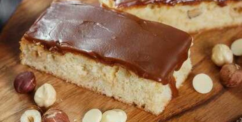 Рецепт легкого и вкусного торта Сникерс для домашних сладкоежек