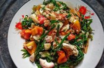 Узнайте рецепт вкусного салата с мидиями и руколой — полезное и быстрое блюдо