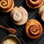 Вкусные булочки с начинкой — пошаговый рецепт с фото и советы по форме