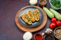 Вкусные голубцы в сметане с морковью и луком — простой рецепт на каждый день