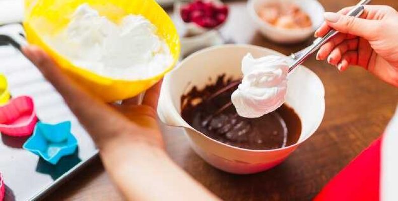 Вкусный крем из шоколада и сливок для торта — легкий рецепт