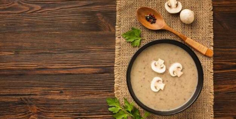 Вкусный рецепт грибного жульена из шампиньонов со сметаной — легкость и насыщенный аромат