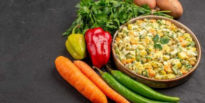 Вкусный рецепт салата из курицы, огурца, яйца и кукурузы — Просто и быстро!