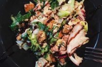 Вкусный салат из куриной грудинки — простой рецепт на каждый день