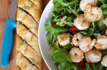 Вкусный салат с креветками, рукколой и авокадо — простой рецепт для настоящих гурманов