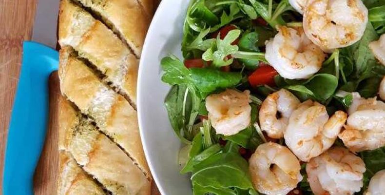 Вкусный салат с креветками, рукколой и авокадо — простой рецепт для настоящих гурманов