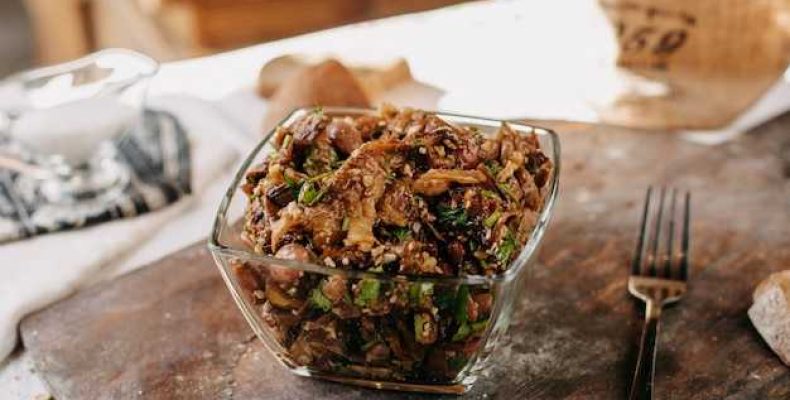 Вкусный салат с печенью — простой рецепт для вашего стола