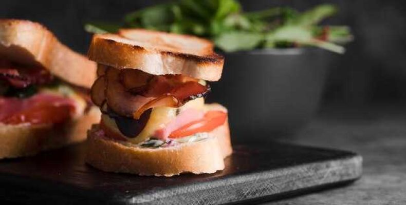Вкусный сэндвич с колбасой — простой рецепт в домашних условиях