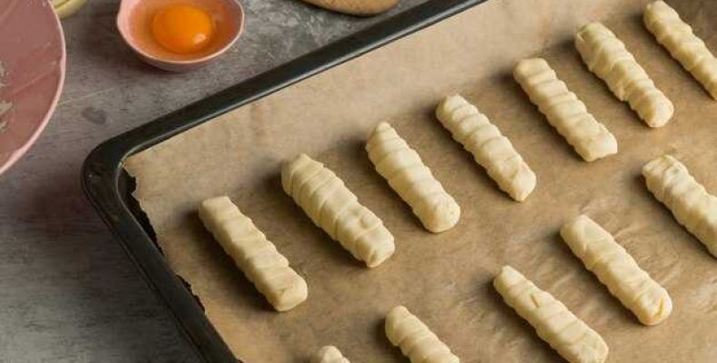 Вкусное сдобное тесто для сосисок в тесте — пошаговый рецепт